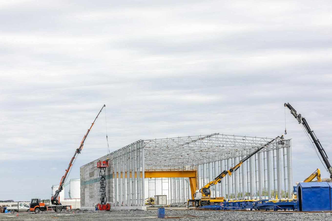 maszyny budowlane czy budowie hali stalowej